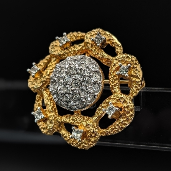 VINTAGE Gold Silver Rhinestone Pavé Textured Two Toned Brooch - Unsigned Beauty - Picture 2 of 5